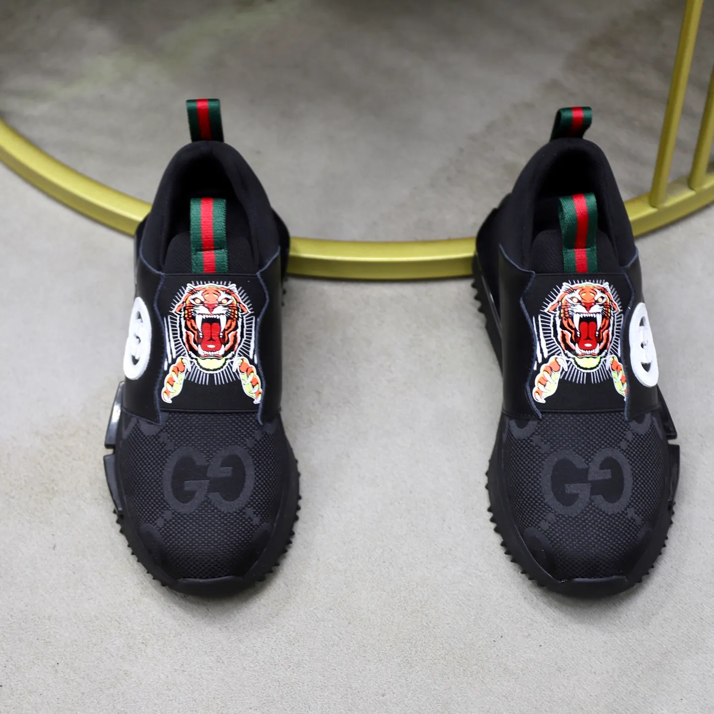 Ex-factory price: 462💰🙅‍♂️🙅‍♂️🙅‍♂️ Brand: GUCCI Standard code: 38-44 (45 customized) Grade: Same as the official website Material: Original cowhide material spliced with brand cloth Comfortable and breathable lining Lightweight and wear-resistant sports outsole Style category: Men's fashionable casual shoes Running sports shoes Distinguished luxury brand elements Top luxury color: actual picture color
